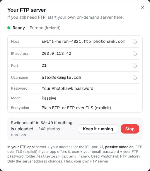 El panel “Your FTP server” en estado Ready en Europe (Ireland), con el servidor swift-heron-4821.ftp.photohawk.com, la dirección IP, el puerto 21, el usuario alex@example.com, el modo pasivo y FTP sobre TLS, y una cuenta atrás con los botones Keep it running y Stop.